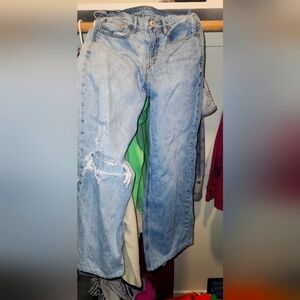 American Eagle Boyfriend Fit Sixe 2 Distressed Jeans